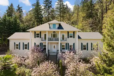 Image de Large Groups Welcome! 4100sq feet! Giant hot tub, game room, views!