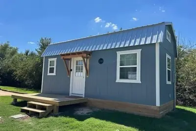 Image de Lela - Fully Furnished 6 Person Cottage for short or mid-term stays