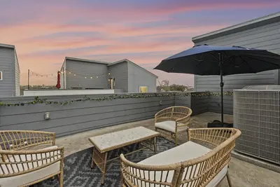 Image de Near Attractions + Games Luxury Downtown Stay