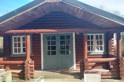 Image de Small rustic log cabin, centrally located on the Isle of Skye.
