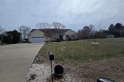 Image de Coan River Waterfront Property