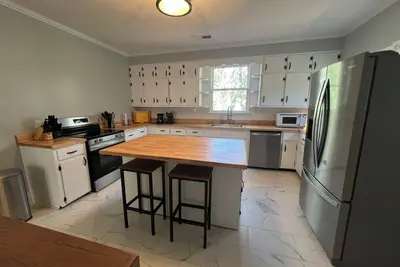 Charming 3 bedroom - Two Blocks from the Fountain