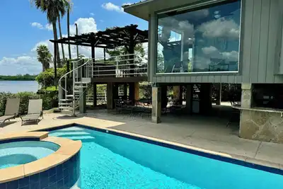 Image de Riverfront Home in Houston with private pool and hot tub