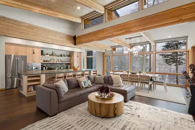 New & Luxurious! Sky & Grove at Ski Ranches, Hot Tub, Fireplaces, A/C