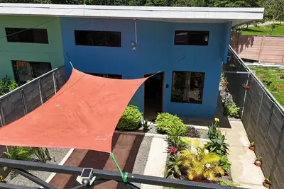 Image de An amazing pool in the backyard of a 2-bedroom house in La Fortuna