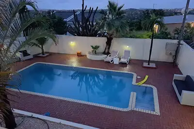 Image de Centrally located with pool, close to restaurants, beaches, supermarket and more