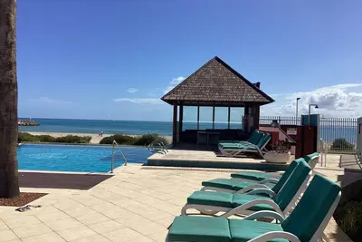 Image de Seashells Mandurah\nTown Beach Villa with infinity pool, spa and Bbq facilities.