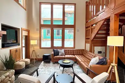 Image de New Listing! Purcell Woods Chalet – Sleeps 12
