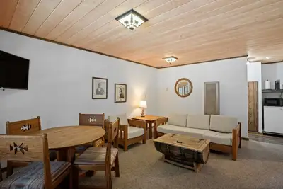 Image de Adventure Hub: Fish, Raft, Ride ATVs & Horses from Your Rustic 2-Bedroom Cabin