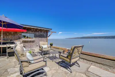 Image de Waterfront Gem w/ 2 Patios on Camano Island