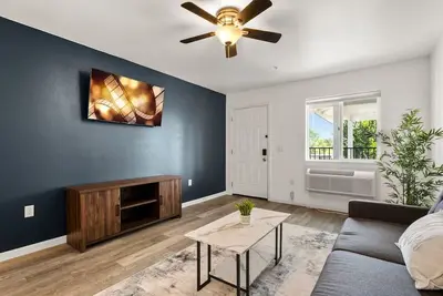 Image de Close to City Life | Free Parking