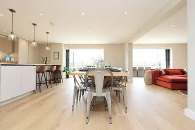 Image de The Gathering Barn Sleeps 12