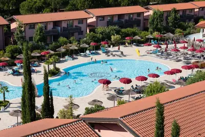 Image de Spacieuse villa entourée du calme