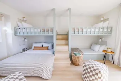 Image de Designer-Renovated Luxury unit with Beautiful Ocean views from upper deck – B304