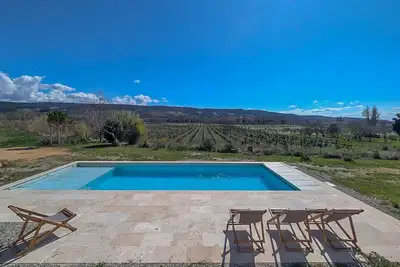 Image de Maison familiale, rénovée, avec piscine chauffée & jardin