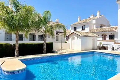 Image de Riviera Del Sol: 3-bed Townhouse, Rooftop Terrace, Coastal Views, Mins Beach & Golf