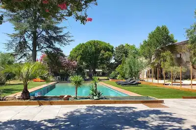 Image de Parenthèse enchantée, mas de caractère, grande piscine, parc paysagé