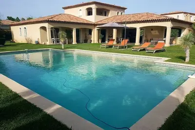 Image de Grande piscine \nProche Cannes Mougins Valbonne pour  8 personnes