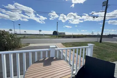 Image de Joyful Beach House, viewing The Great South Bay