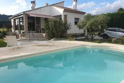 Image de Villa  avec Piscine – Évasion Authentique à 8 min de Lourmarin!