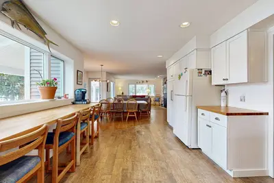 Lakefront home w/ large yard, sandy beach area, dock, & Wifi, near golf & trails