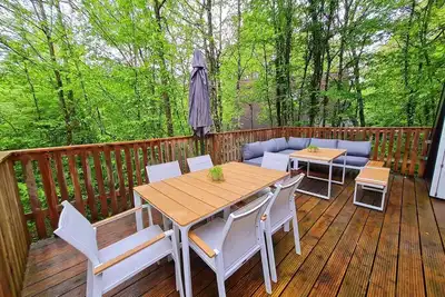 Image de The forest triangle I (chalet 118) Renovated chalet on a vacation park in Durbuy.