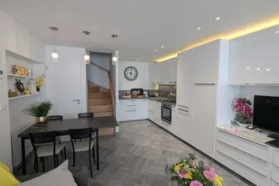 Image de Elégante maison dans rue calme, proche de la plage