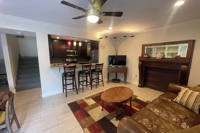 Image de Walk to Uf campus-2 bedroom Townhome off University Avenue near Westgate Publix!