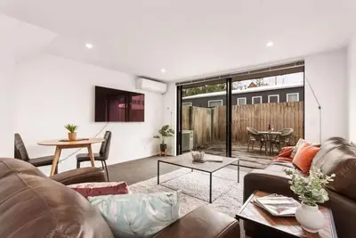 Image de Funky Spacious 2Bdrms 2Bthrms Free Covered Park.