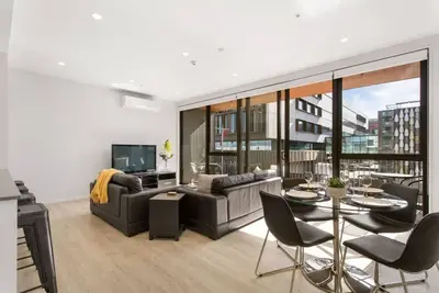 Image de Heart of the Cbd 2Bdrms 2Bthrms secure park