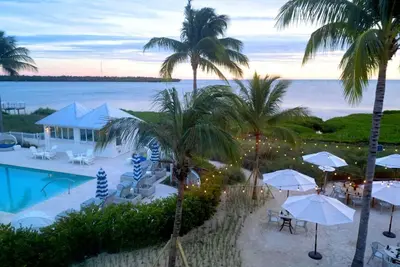 Marathon Oceanfront Suite | Balcony + Dog-Friendly