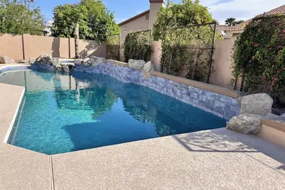 Image de Spacious 5 bedroom home with pool and games.