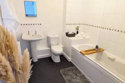 Image de 2 bed 1 bath flat sleeps 5 with parking and WiFi