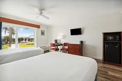 Image de Explore Local Gems from a Relaxing Beachfront Room with Outdoor Swimming Pool
