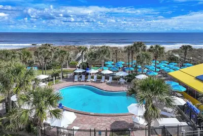Image de Family Seaside Haven: 3 Comfortable Rooms | Outdoor Pool | Pet-Friendly