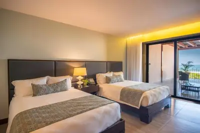 Image de 3 Tropical Paradise Rooms with Stunning Ocean Views and Resort Amenities