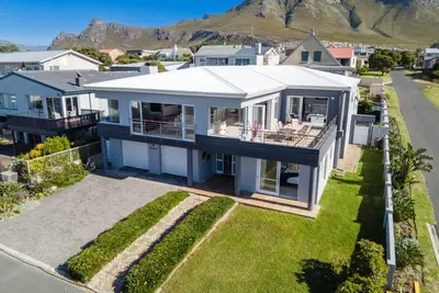 Image de 164@Beach Road | Seaside Luxury for Families & Friends in Kleinmond