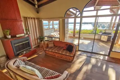 Image de House with spectacular ocean views located in a very secure private area
