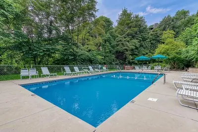Image de A Wine Sipping Hillbilly, $1089 Free tickets for each paid day, Dollywood, More!