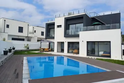 Image de Villa Agapanthus, a comfortable 4 bedroom home by the sea.