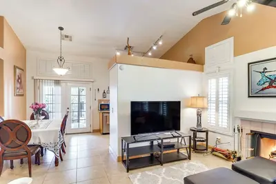 Image de 9 Mi to Vegas Strip: Henderson Home w/ Hot Tub!