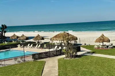 Image de Charming 2-bedroom/2 bath condo with pool & beachfront views/access on Sand Key