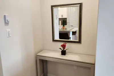 Image de New Condo! New furnishings! Spruce Meadows, South Calgary Health Center close!