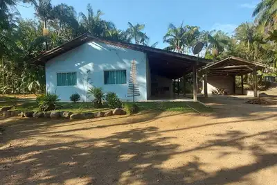 Image de House facing the beautiful São João river, surrounded by nature.