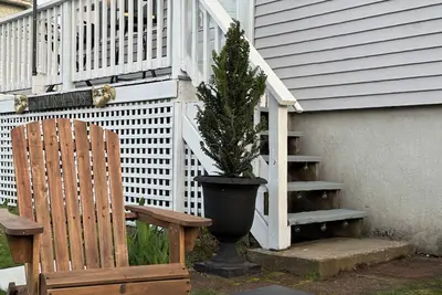 Image de Heavenly Sea Breezes for Family and Dog! Fenced backyard. Near beach & dining.