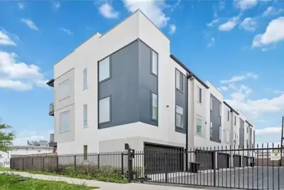 Image de Galleria Luxe 3-Story Designer Townhouse