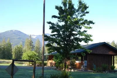 Image de Welcome to your year-round mountain getaway and historic ranch in the foothills of the North Cascades!