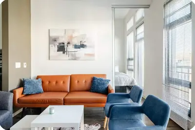 Image de 🎒 Boston Bound? Your Chic Base Camp is Here! 🗺️