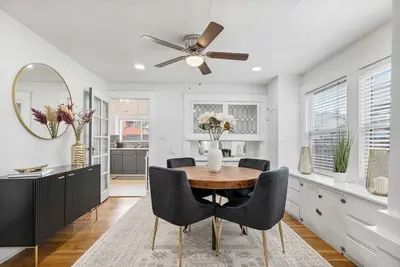 Image de Vintage/Modern Design 3-bedroom house w/ WiFi, Ac near Hospitals and Downtown