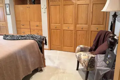 Image de 3-bedroom Home in downtown Huron with WiFi and Ac, with heated attached garage.